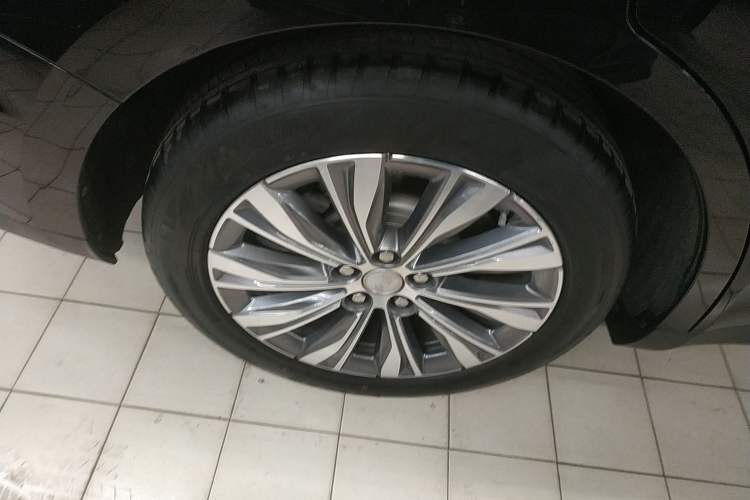 Used Hongqi E-QM5 2024 450km Range Commuter Version
