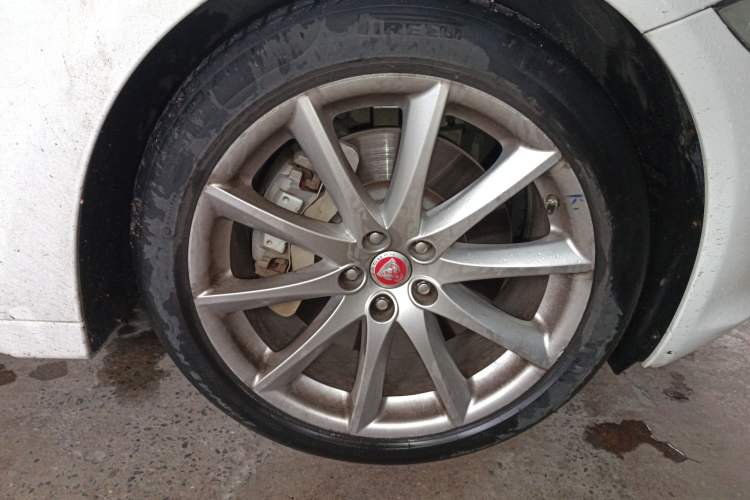 Used Jaguar XJ 2015 XJL 3.0 SC Four-Wheel Drive Panoramic Business Edition Right Front Wheel Hub