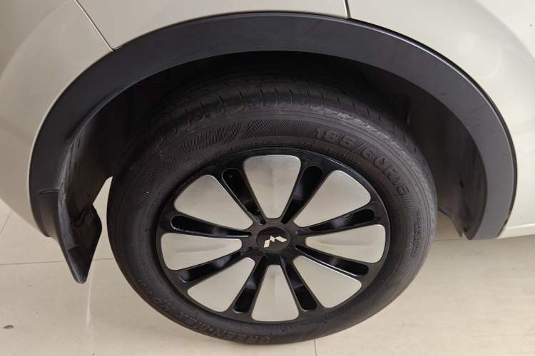 Used Wuling Bingo 2023 410 km Lingxi Deluxe Edition Right Rear Wheel Hub