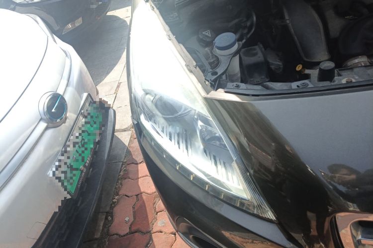 Used Peugeot 3008 2015 1.6THP Automatic Classic Edition Right Front Headlight