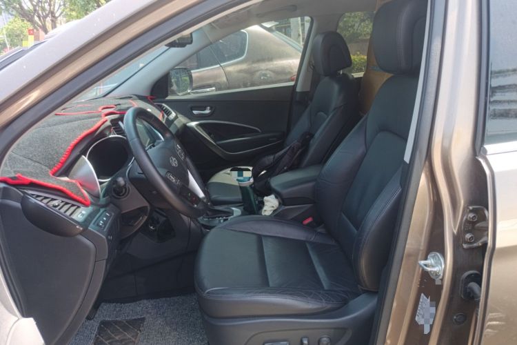 Used Hyundai Santa Fe 2015 2.0T Automatic Two-Wheel Drive Smart Version 5 Seats