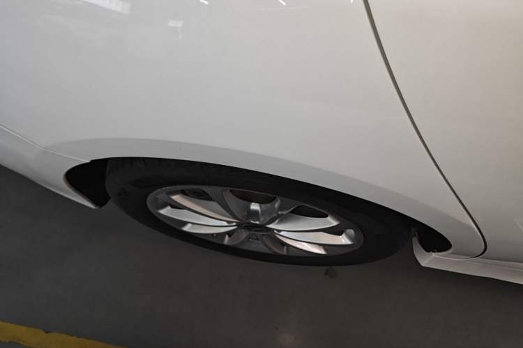 Used Mercedes-Benz A-Class 2022 Restyled A 200 L Sport Sedan Dynamic Version Right Rear Wheel Hub