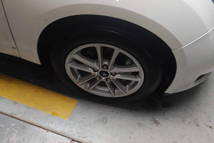 Used Ford Focus 2018 Sedan Classic 1.6L Automatic Trendy SmartDrive Edition Exterior 7