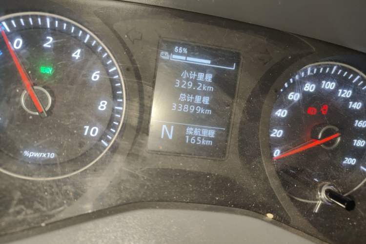 Used Wuling Yangguang 2024 300km Range Practical Window-Sealed Version 60kW Odometer Close Up