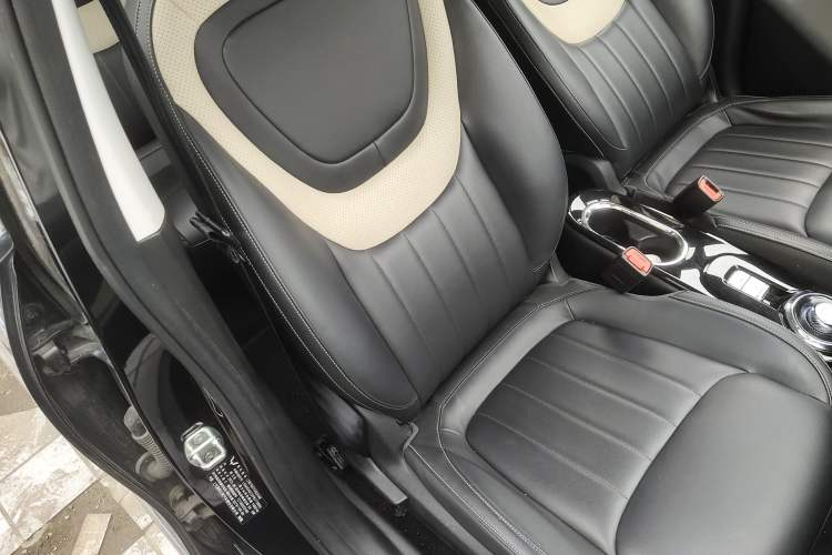 Used Wuling Bingo 2023 333 km Lingxi Connected+ Version Right Front Seat