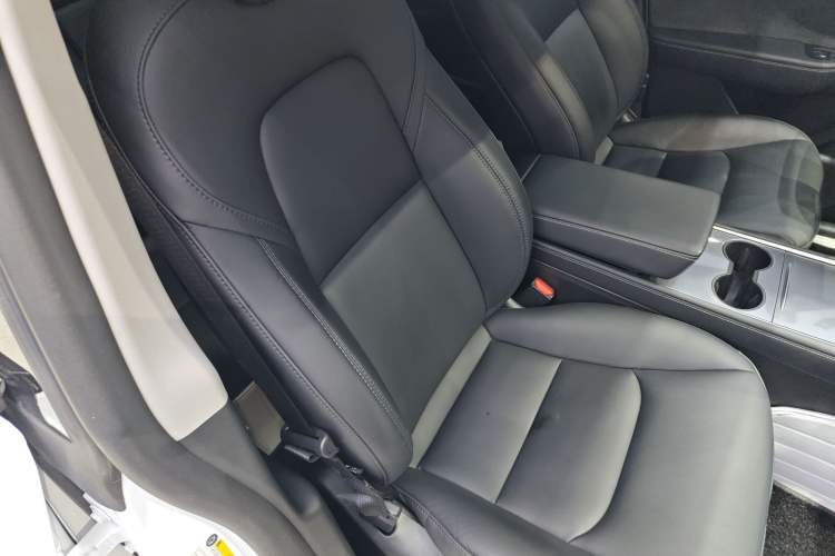 Used Tesla Model Y 2023 Rear-Wheel-Drive Version
