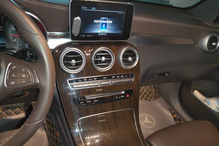 Used Mercedes-Benz GLC 2019 GLC 260 L 4MATIC Dynamic Model Audio And AC Panel