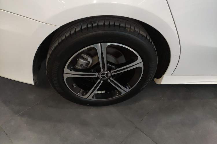 Used Mercedes-Benz A-Class 2022 Revised Version A 200 L Sport Sedan Fashionable Style Right Rear Wheel Hub