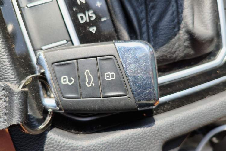 Used Volkswagen Magotan 2023 2 Million Units Commemorative Edition 330TSI DSG Luxury Version Vehicle Key