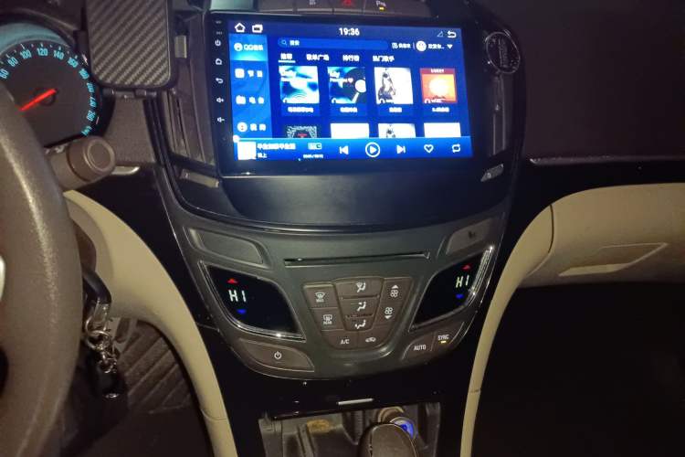 Used Buick Regal 2015 2.0L Leading Fashion Edition Audio And AC Panel