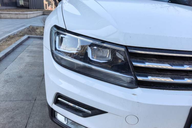 Used Volkswagen Tiguan L 2017 330TSI Automatic Two-Wheel Drive Luxury Edition Right Front Headlight