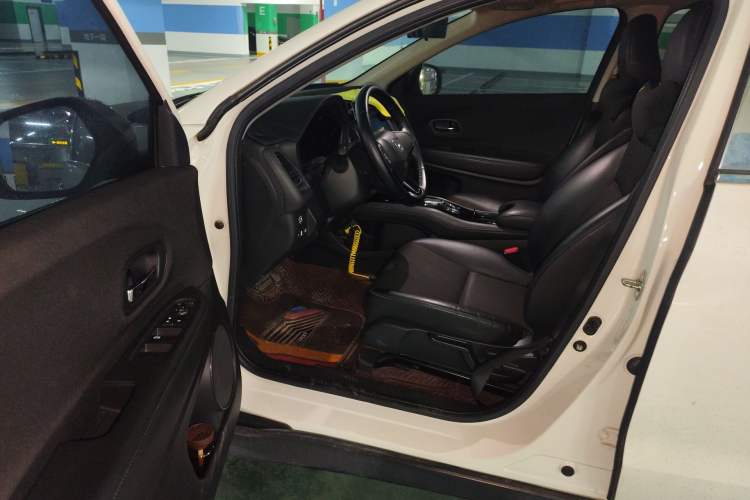 Used Honda Vezel 2022 1.5L CVT Phantom Night Pioneer Edition Driver Seat