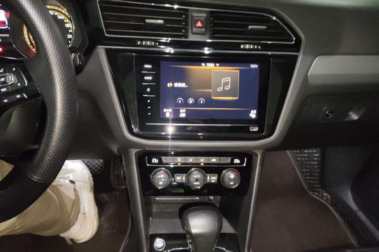 Used Volkswagen Tiguan L 2019 Updated Version 330TSI Automatic Two-Wheel Drive Panoramic Comfort Edition China VI Standard
