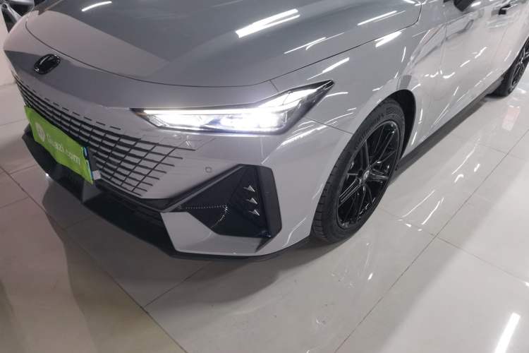 Used CHANGAN UNI-V 2022 1.5T Prestige Version
