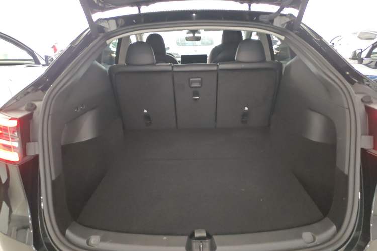 Used Tesla Model Y 2023 Long-Range All-Wheel-Drive Version
