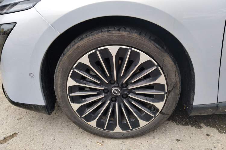 Used Nissan N7 2025 625 Max Left Front Wheel Hub