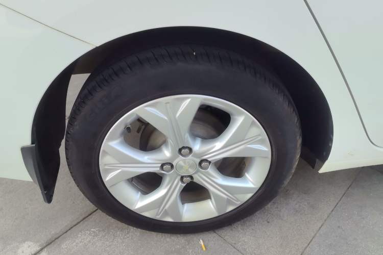 Used Chevrolet Cavalier 2020 325T Automatic Enjoyment Edition Right Rear Wheel Hub