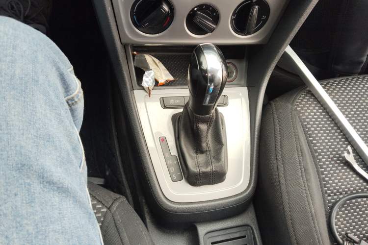 Used Volkswagen Lavida 2013 Revised Classic 1.6L Automatic Fashion Edition