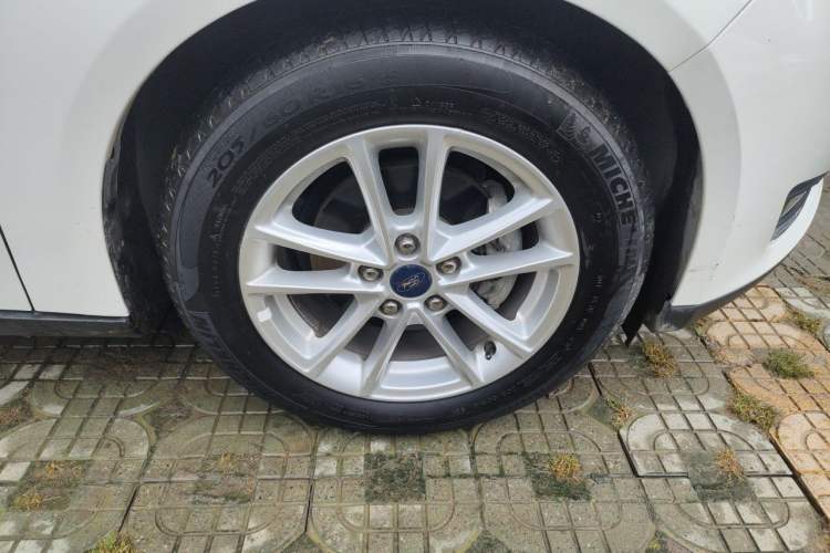 Used Ford Focus 2015 Hatchback 1.6L Manual Fashion Edition
