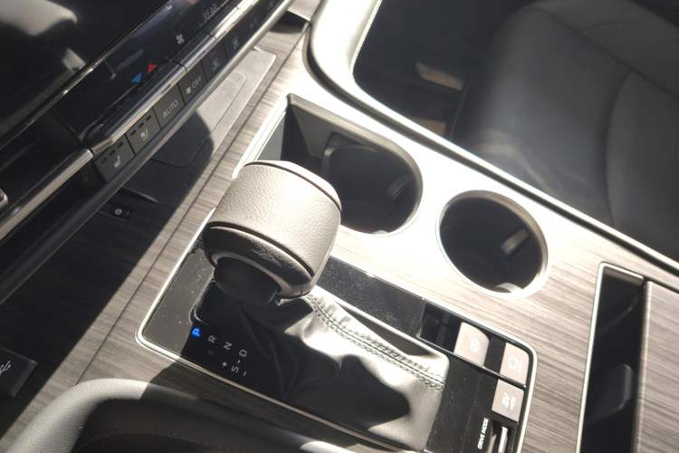 Used Toyota Sienna 2026 Model 2.5L Dual-Engine Four-Wheel-Drive Prestige Edition