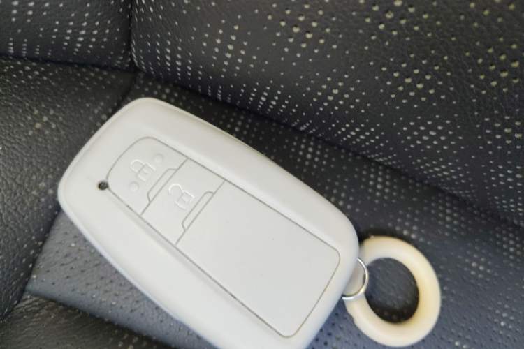 Used Toyota IZOA 2018 2.0L Yichi Version China VI Standard
