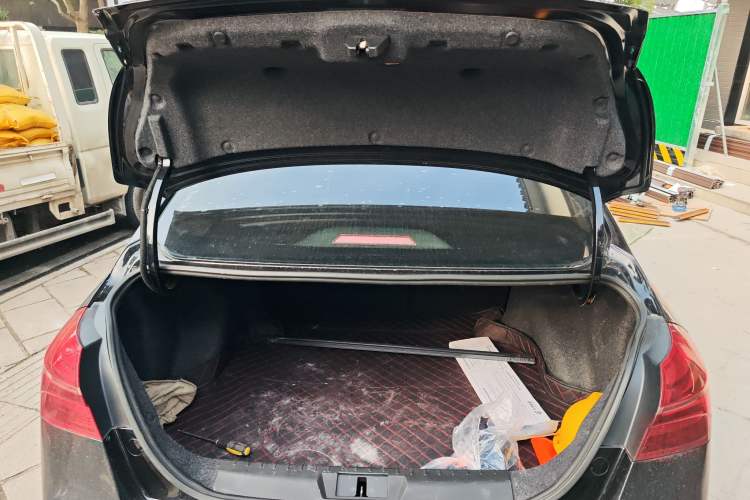 Used Geely Auto Emgrand 2019 Leading Edition 1.5L Manual Upgraded Connectivity Model China V Standard
