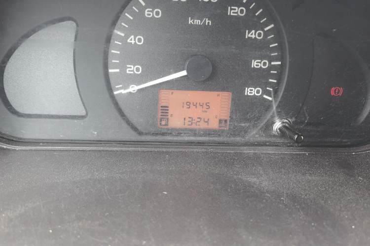 Used Wuling Rongguang 2019 1.5L Extended-Body Van Base Model with 5 Seats Odometer Close Up