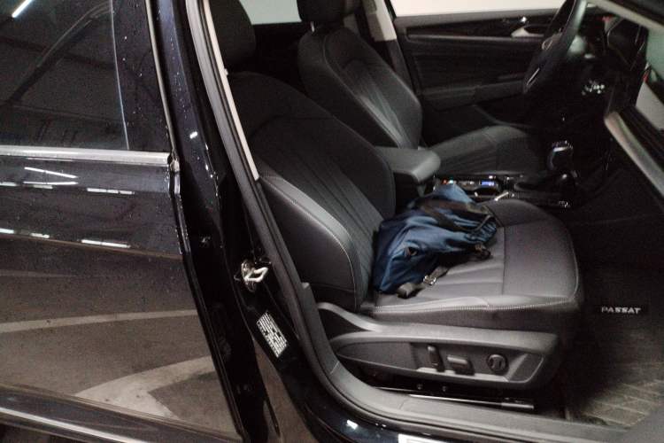 Used Volkswagen Passat 2025 Premium Version 380TSI Dragon Edition Right Front Seat