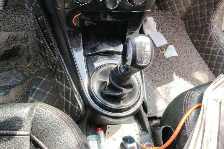 Used Citroen C-Quatre 2016 Classic Sedan 1.6L Manual CNG Gear Lever