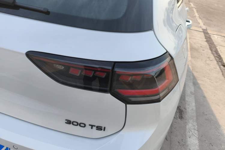 Used Volkswagen Golf 2025 300TSI R-Line
