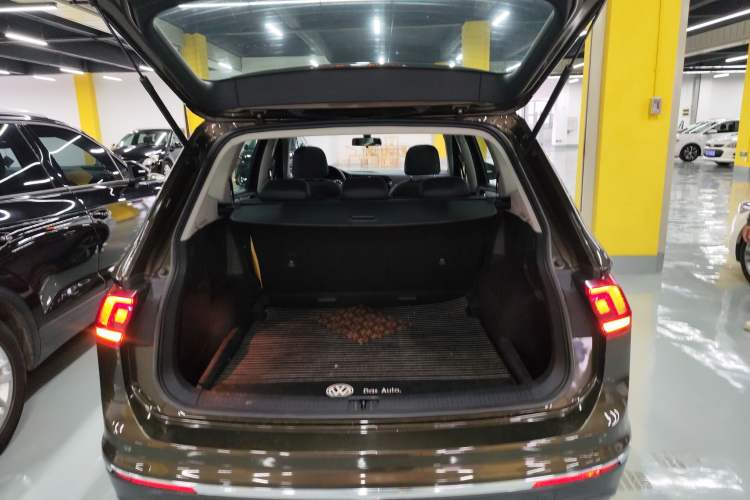 Used Volkswagen Tiguan L 2019 330TSI Automatic Two-Wheel Drive Panoramic Comfort Edition China VI Standard
