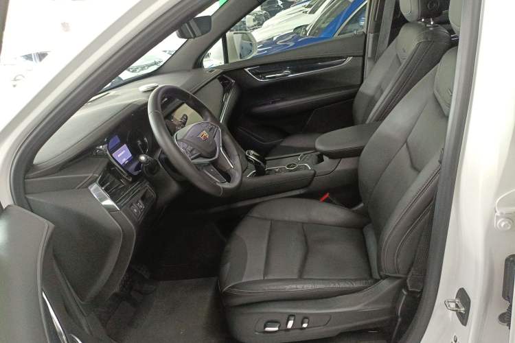 Used Cadillac XT5 2020 28T Luxury Version Left Front Seat