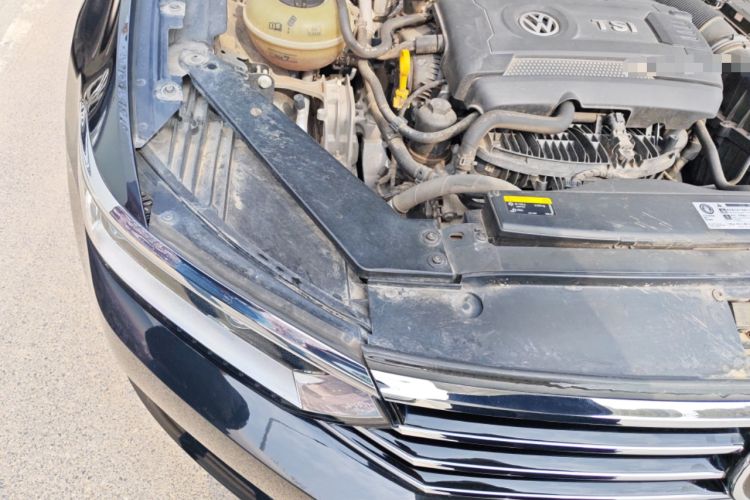 Used Volkswagen Magotan 2018 Facelift 330TSI DSG Luxury Model Right Front Headlight