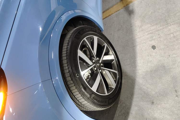 Used Li Auto L8 2023 Pro Model Left Front Wheel Hub