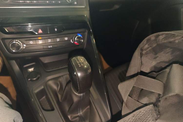 Used Peugeot 308 2016 1.6L Manual Fashion Edition Gear Lever