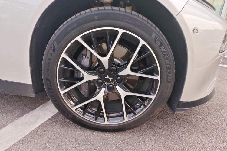 Used XPeng P7 2023 P7i 702 Max Right Front Wheel Hub