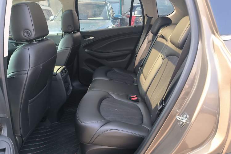 Used Buick Envision 2018 20T Two-Wheel-Drive Leading Model