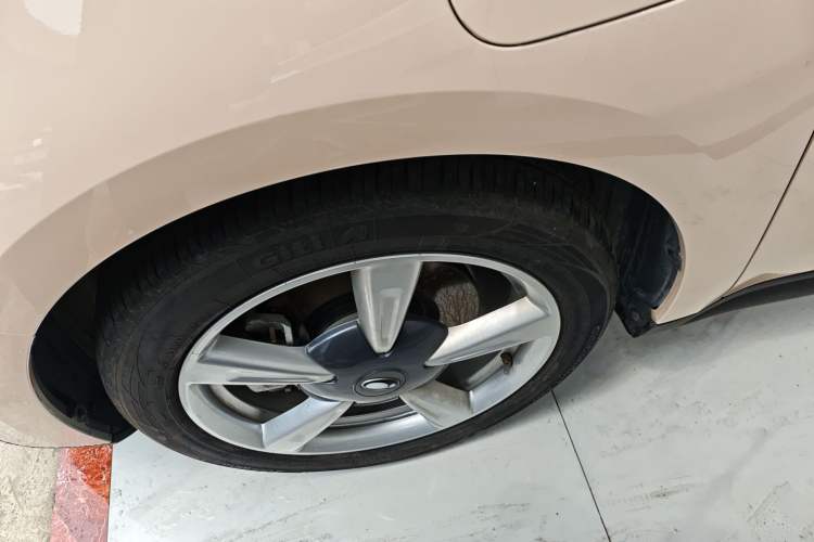 Used ORA Good Cat 2023 401 km Standard Range Premium Version Lithium Iron Phosphate Left Front Wheel Hub