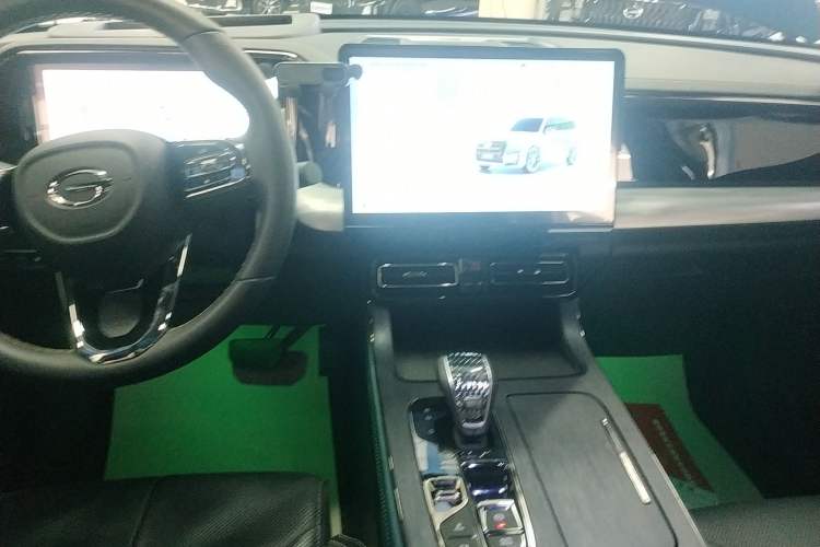 Used GAC Trumpchi ES9 2024 PHEV with 143 km Max Audio And AC Panel