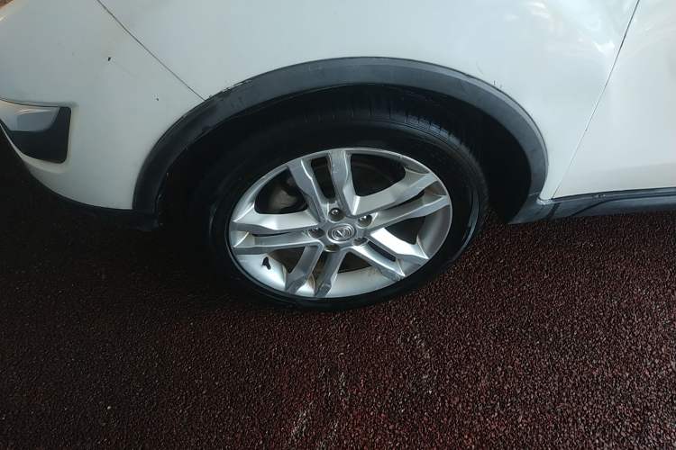 Used CHANGAN CS35 2016 1.6L Automatic Luxury Model China IV Standard Exterior 4