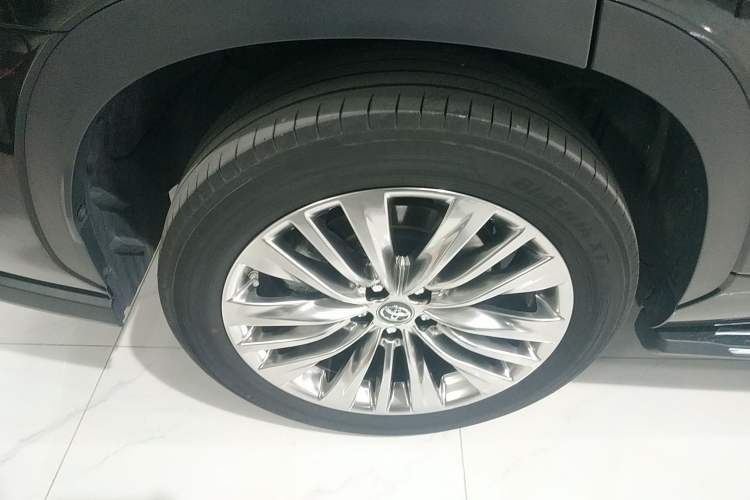 Used Toyota Highlander 2023 2.5L Smart Electric Hybrid Dual-Drive Prestige Version 7 Seats Right Rear Wheel Hub