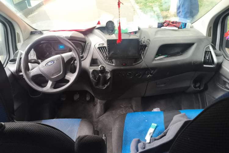 Used Ford Transit 2017 2.0T Diesel Multi-Purpose Commercial Vehicle Short Wheelbase Low Roof China IV Standard
