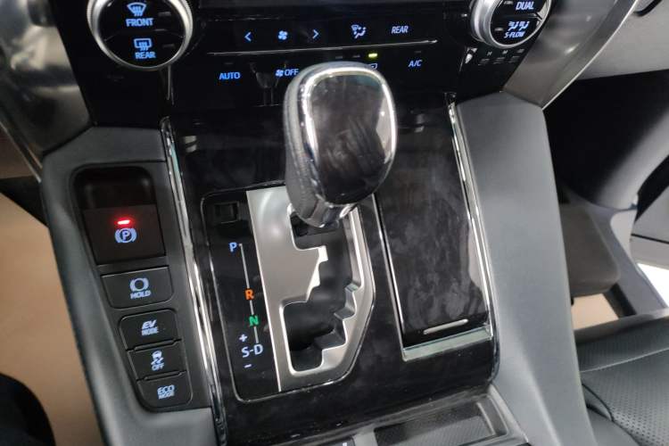 Used Toyota Vellfire 2020 Dual-Engine 2.5L HV Luxury Edition
