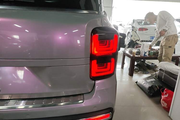 Used GAC Trumpchi GS8 2017 320T Two-Wheel Drive Luxury Smart Connectivity Version (7 Seats) Right Rear Taillight