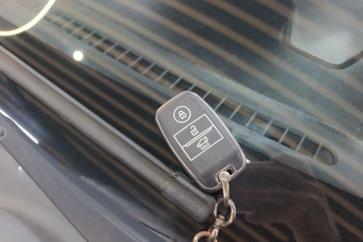 Used Kia Sportage R 2015 2.0L Automatic Two-Wheel Drive DLX Model Vehicle Key