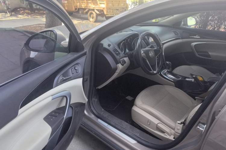 Used Buick Regal 2014 2.0L Leading Fashion Edition