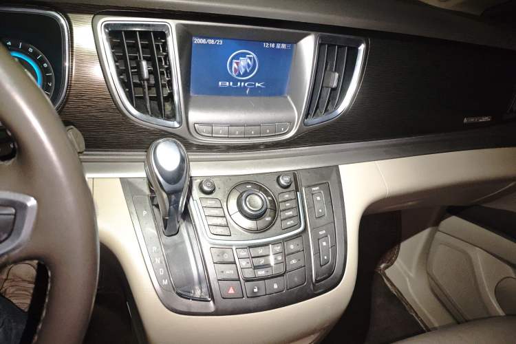 Used Buick GL8 2011 2.4L LT Luxury Business Executive Edition Audio And AC Panel