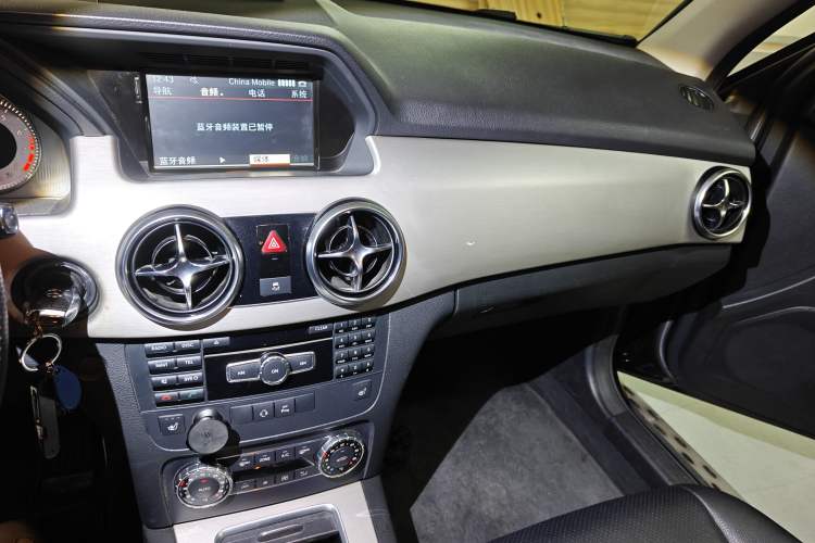 Used Mercedes-Benz GLK-Class 2013 GLK 300 4MATIC Dynamic Sunroof Model