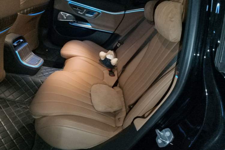Used Mercedes-Benz E-Class 2024 Facelift E 300 L Luxury Edition
