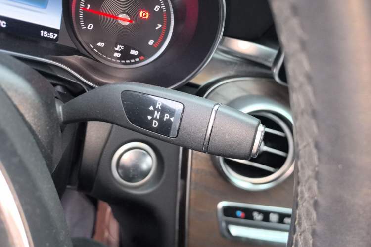 Used Mercedes-Benz GLC 2016 GLC 300 4MATIC Dynamic Model Gear Lever